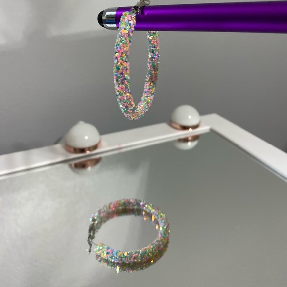 **NWOT** Iredescent Circle 45 mm earrings - Picture 2 of 6